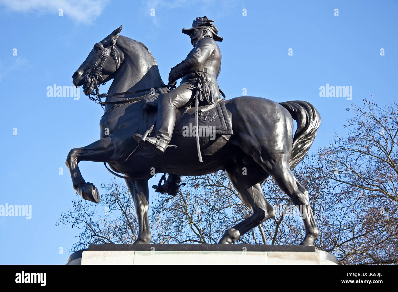 London ;Waterloo Place ; Statue of King Edward VII, sculpted by Bertram