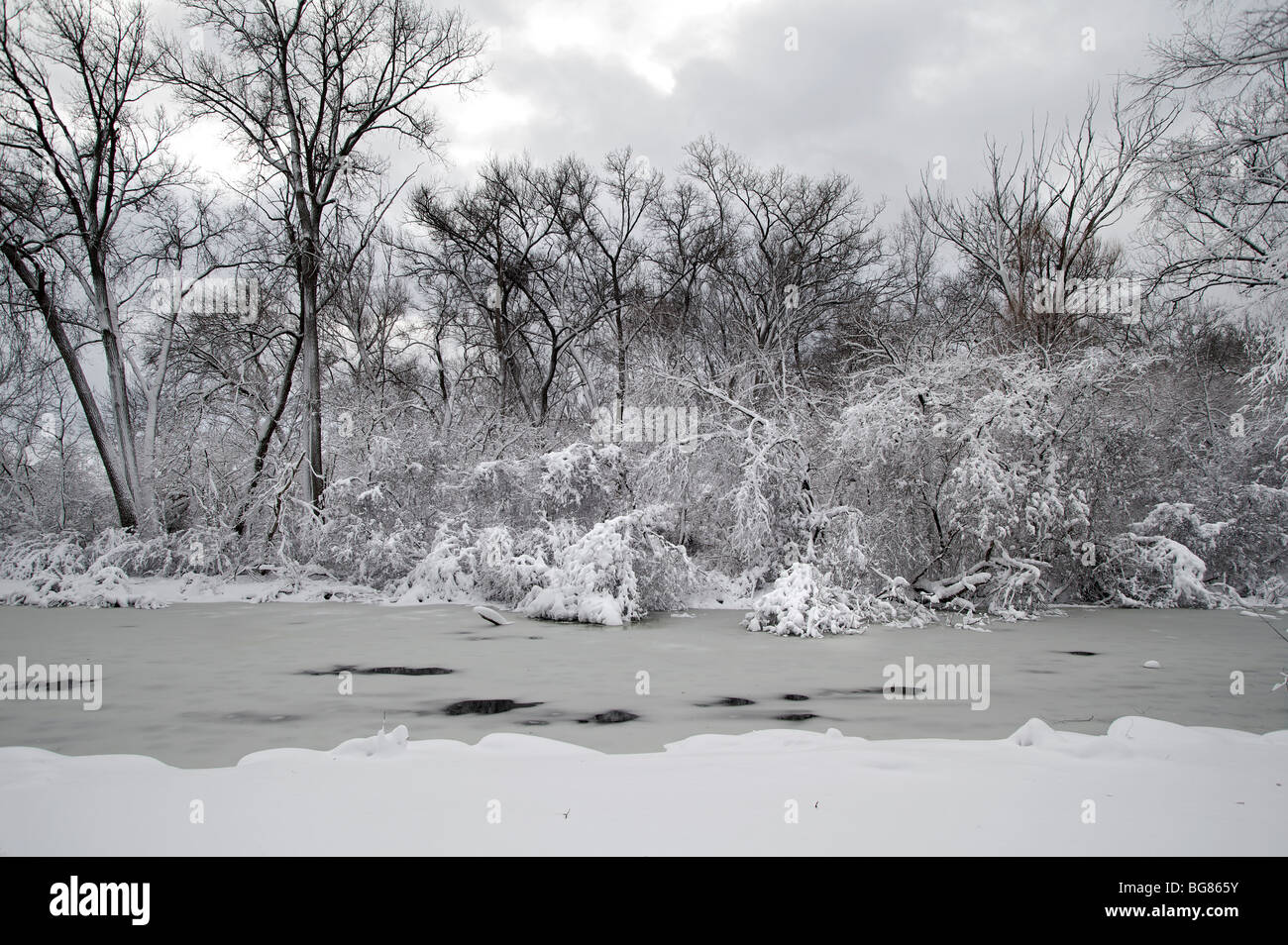 Walking By Wingra Creek In Snow >> Inches Of Snow Stock Photos Inches Of Snow Stock Images Alamy Walking By Wingra Creek In Snow >> Inches Of Snow Stock Photos Inches Of Snow Stock Images Alamy