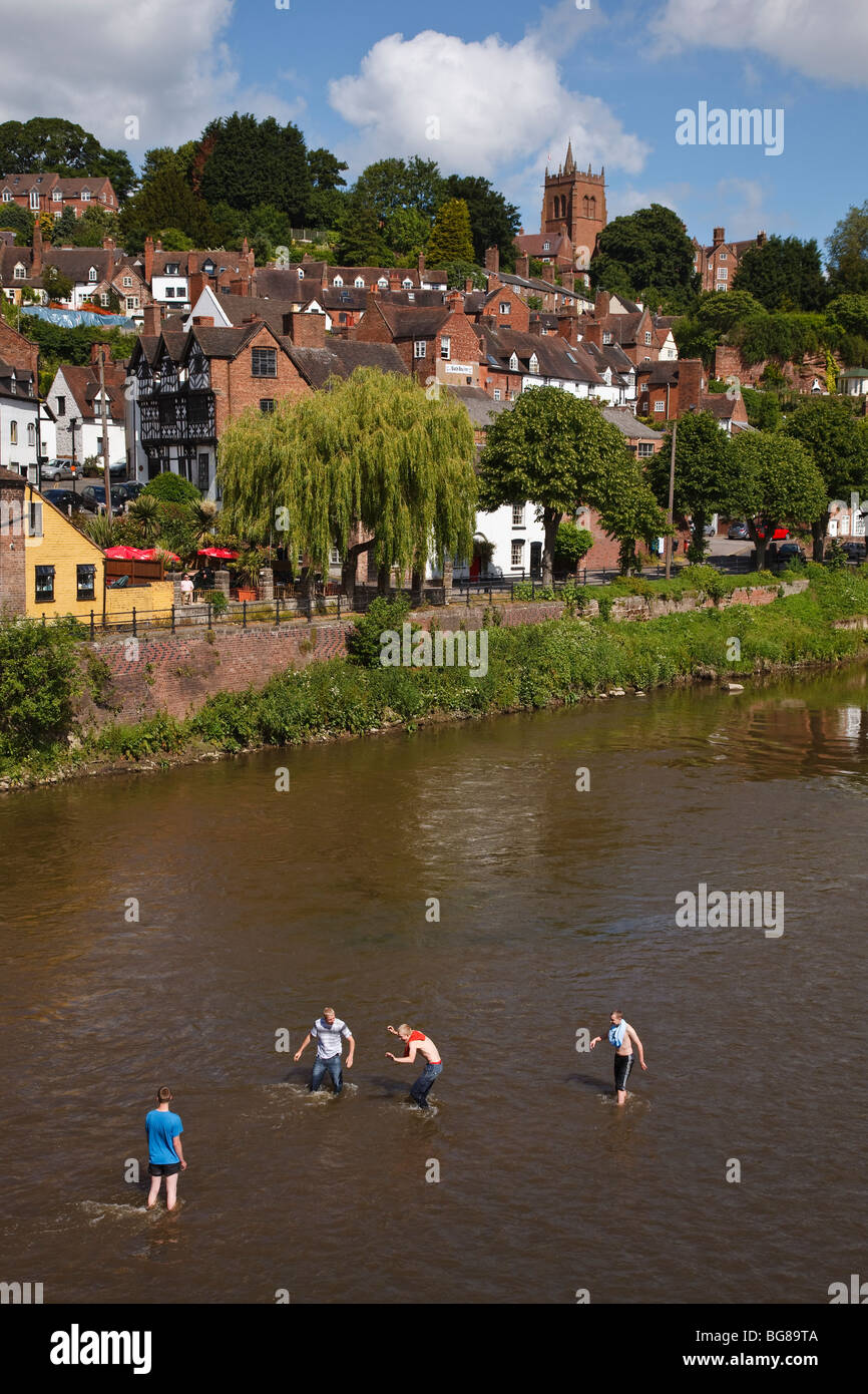 Youths wading in the River Severn at Bridgnorth, Shropshire, England, UK Stock Photo