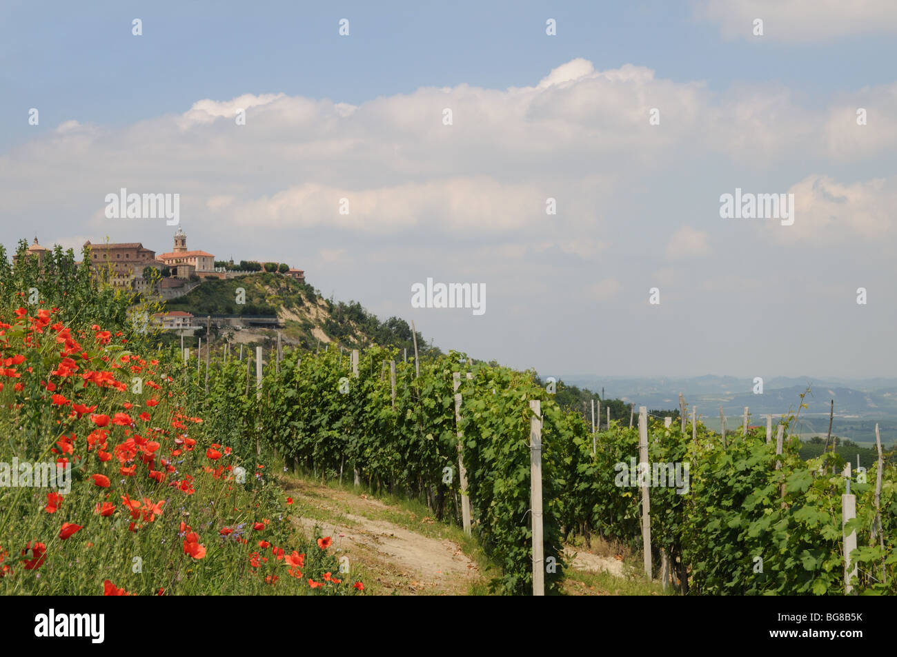 Medieval hill top town la hi-res stock photography and images - Alamy