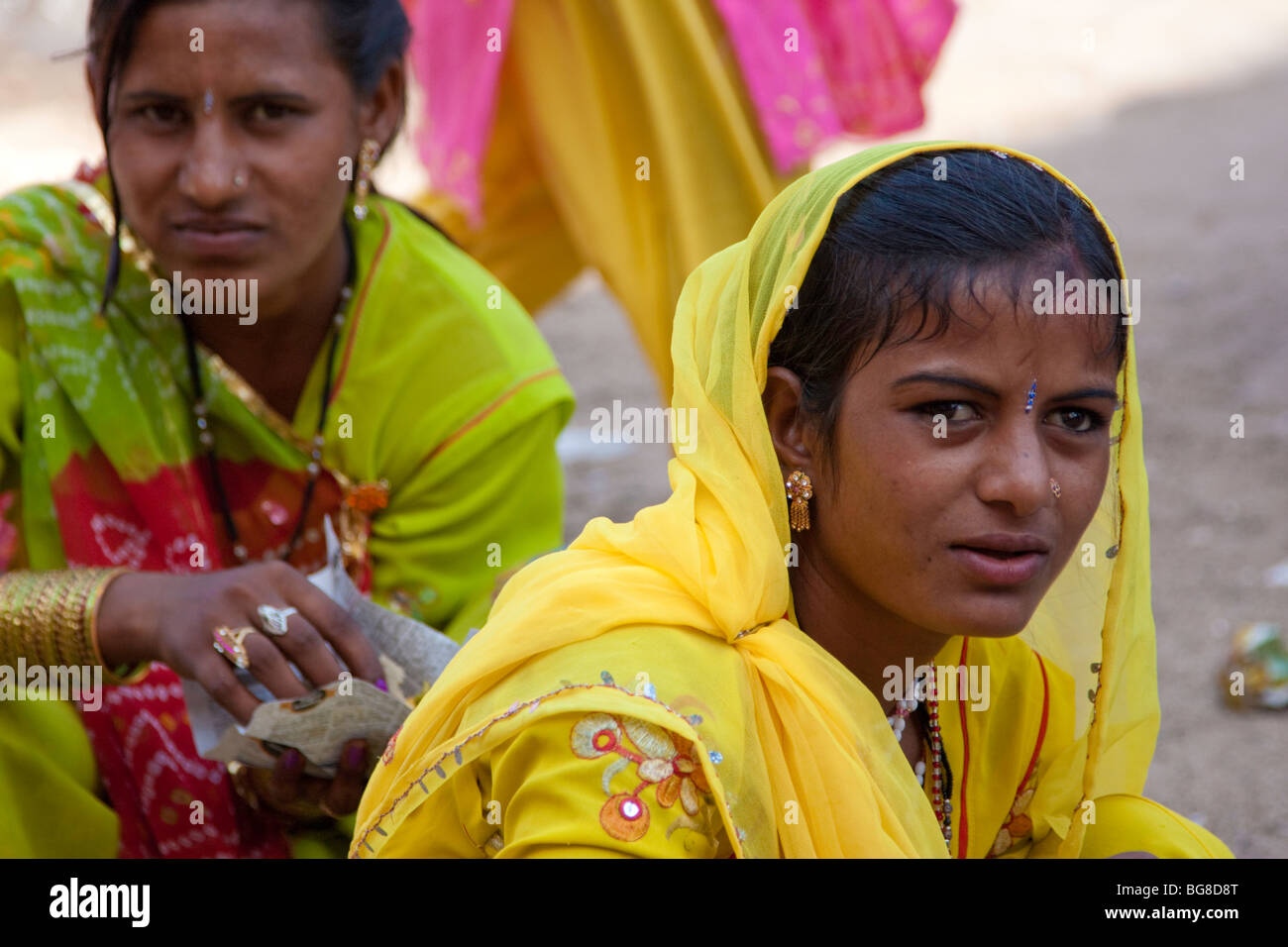 Headshot of women hi-res stock photography and images - Alamy