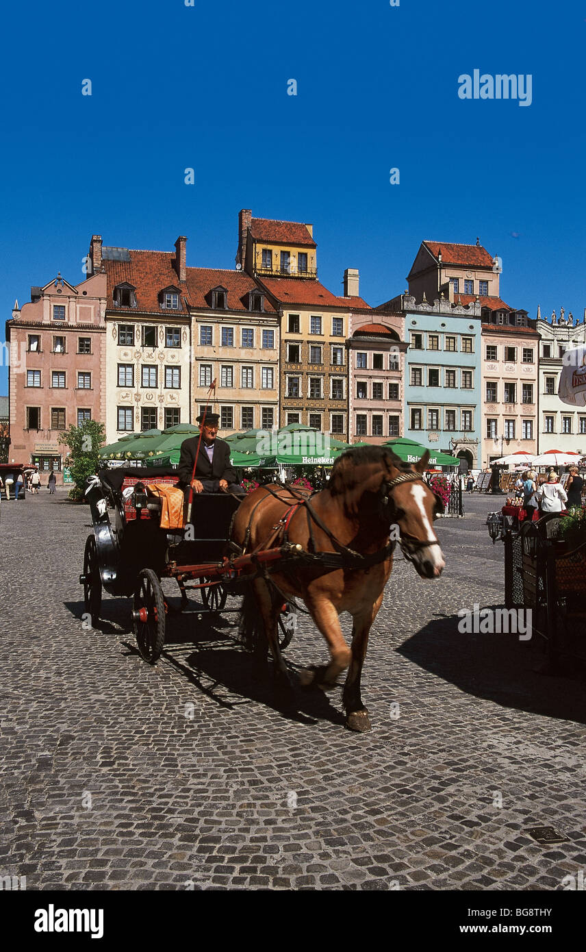 POLAND. WARSAW. View of the Market Square. Old city (Miasto Rynek Starego). Square structure built around the year 1400 and rebu Stock Photo