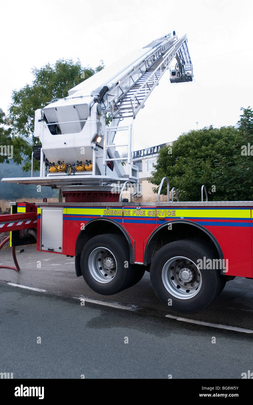 Fire Service Hydraulic Platform at school fire Stock Photo Alamy