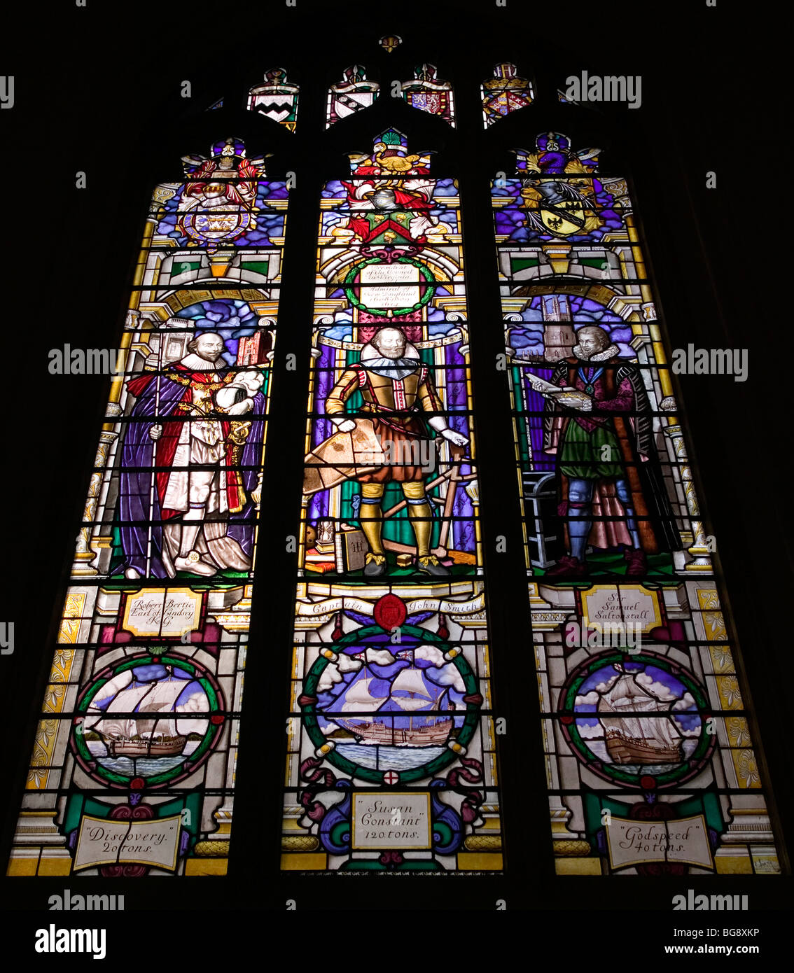 Commemorative stained glass window to Capt. John Smith and the Jamestown endeavour., in St Sepulchre-without-Newgate church Stock Photo