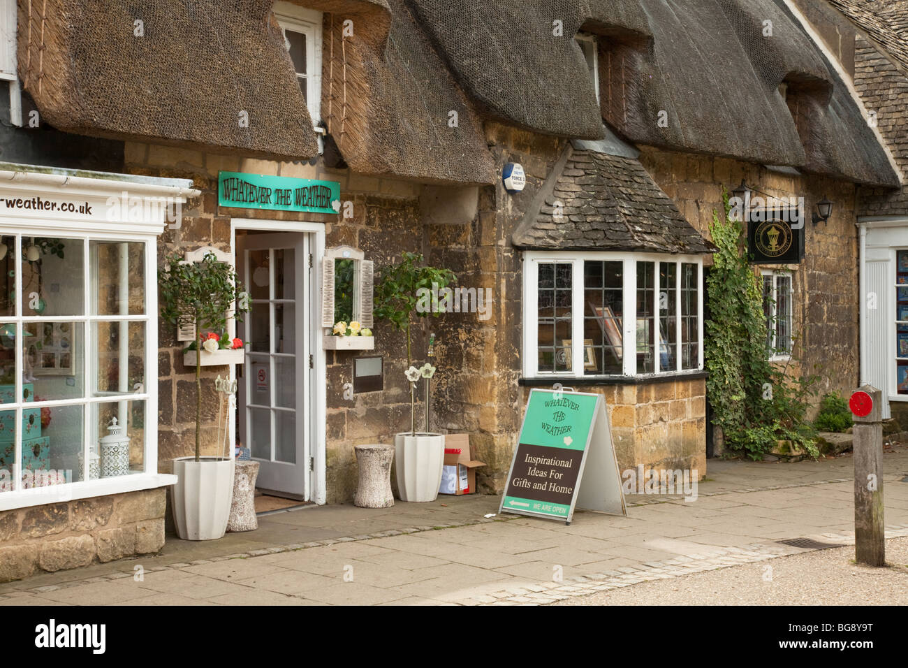 Broadway cotswolds high street hires stock photography and images Alamy