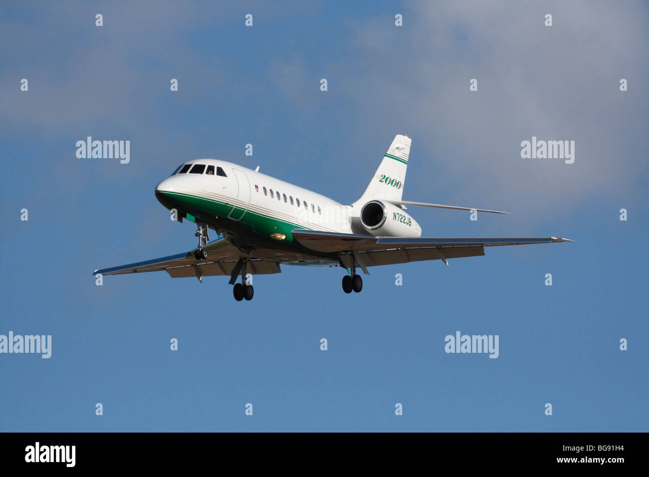 Dassault Falcon 2000 business jet flying on approach in a blue sky Stock Photo