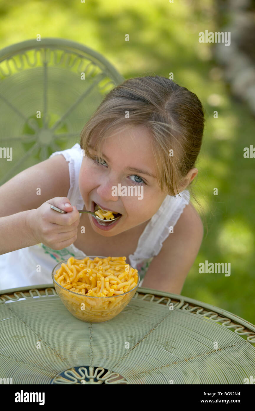 Child eating macaroni and cheese hires stock photography and images