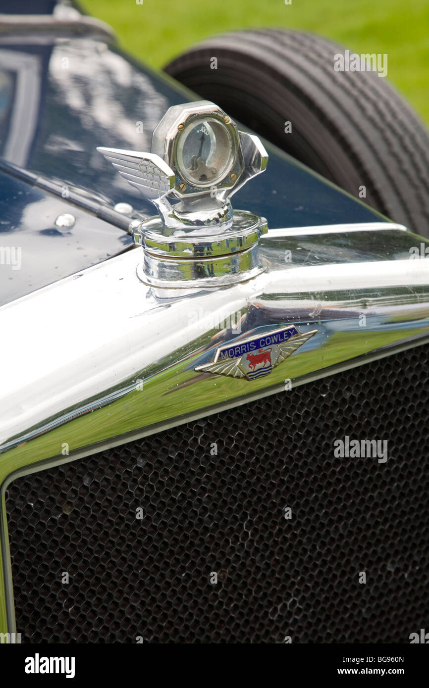 Classic car radiator temperature gauge hi-res stock photography and