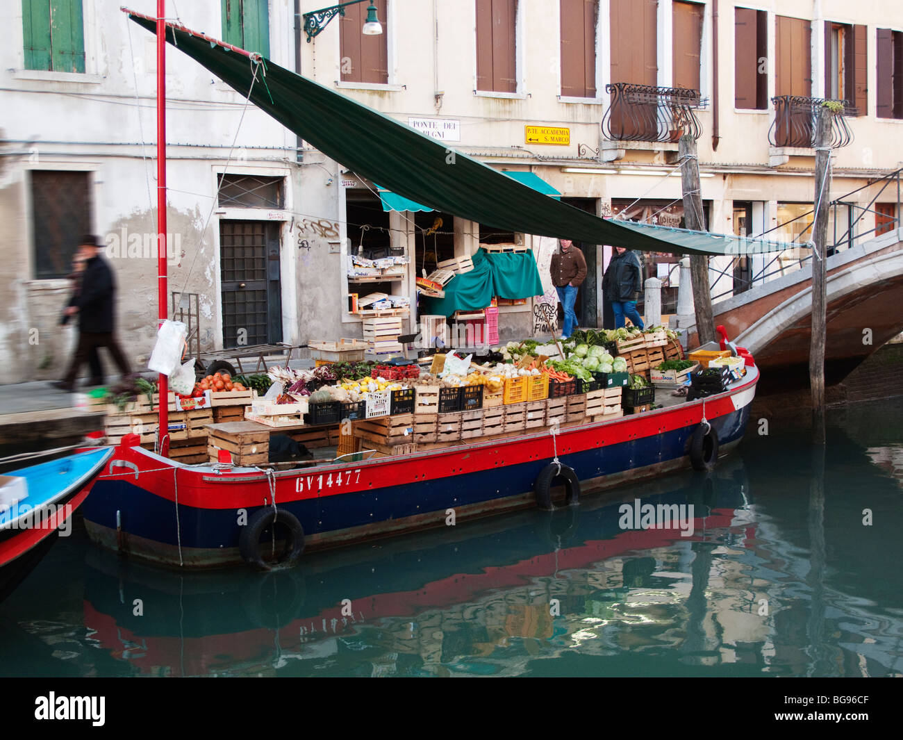 Barge with fresh fruit and vegetables, Venice, Italy Stock Photo