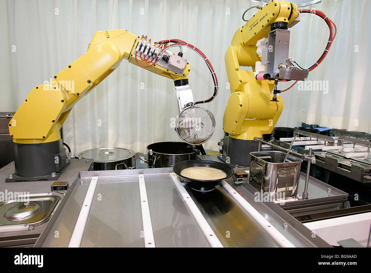 Kitchen robot hi-res stock photography and images - Alamy