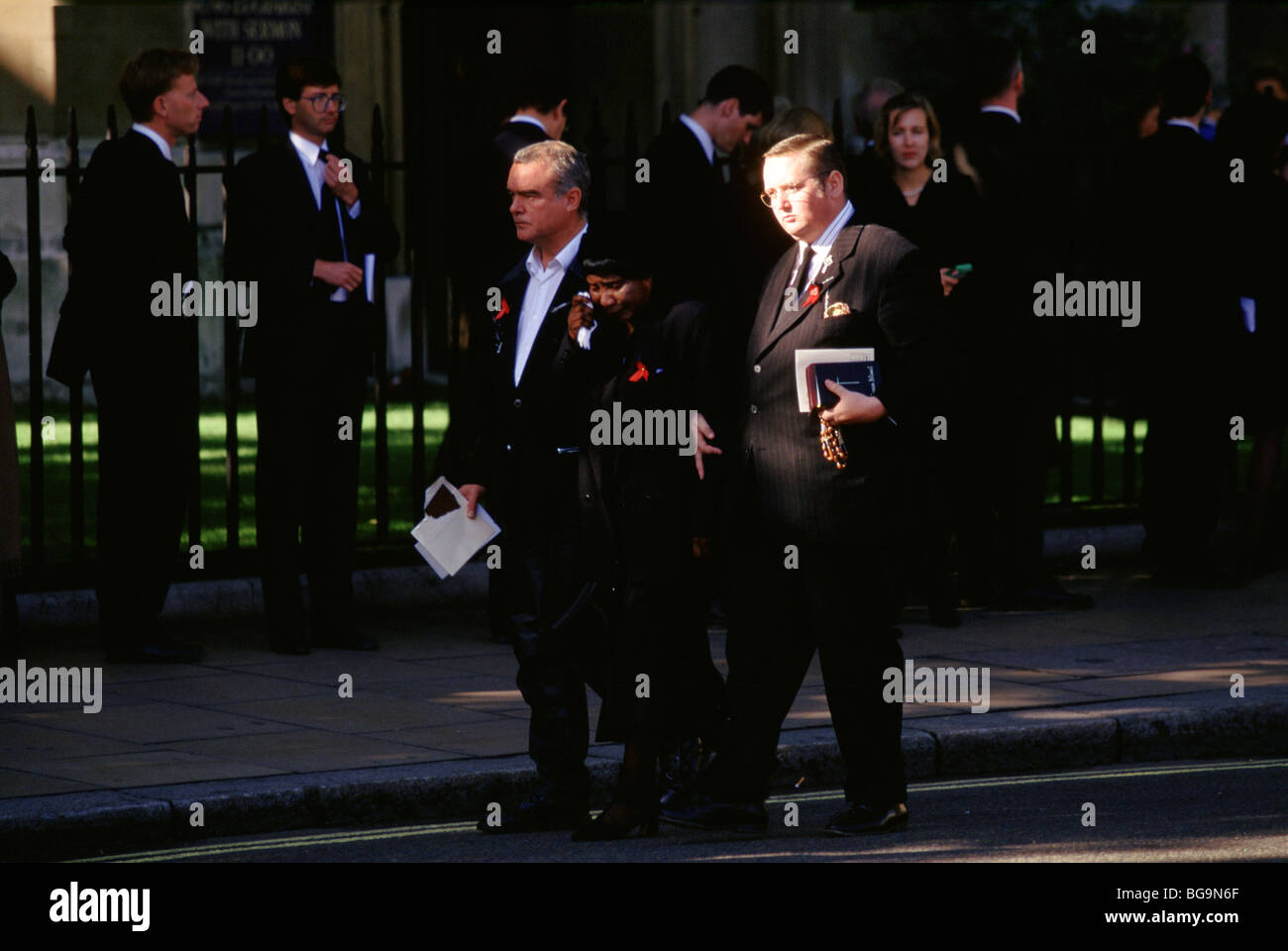 Mourners arrive at Westminster Abbey for Princess Diana's funeral Stock Photo