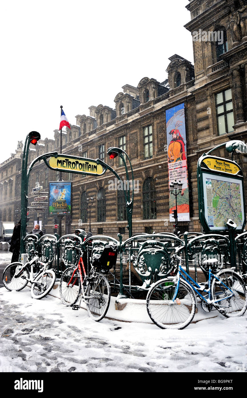 Paris, France, Winter Snow Storm, Rue de Rivoli, 'Palais Royale' Metro Station Entrance and 'Louvre Museum' Building, winter street paris snow signs Stock Photo