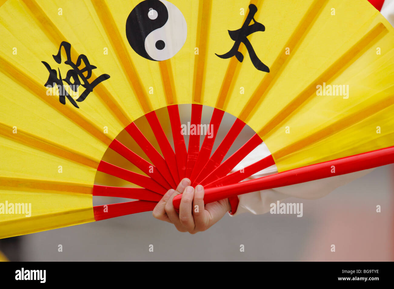 Fan dance hi-res stock photography and images - Alamy