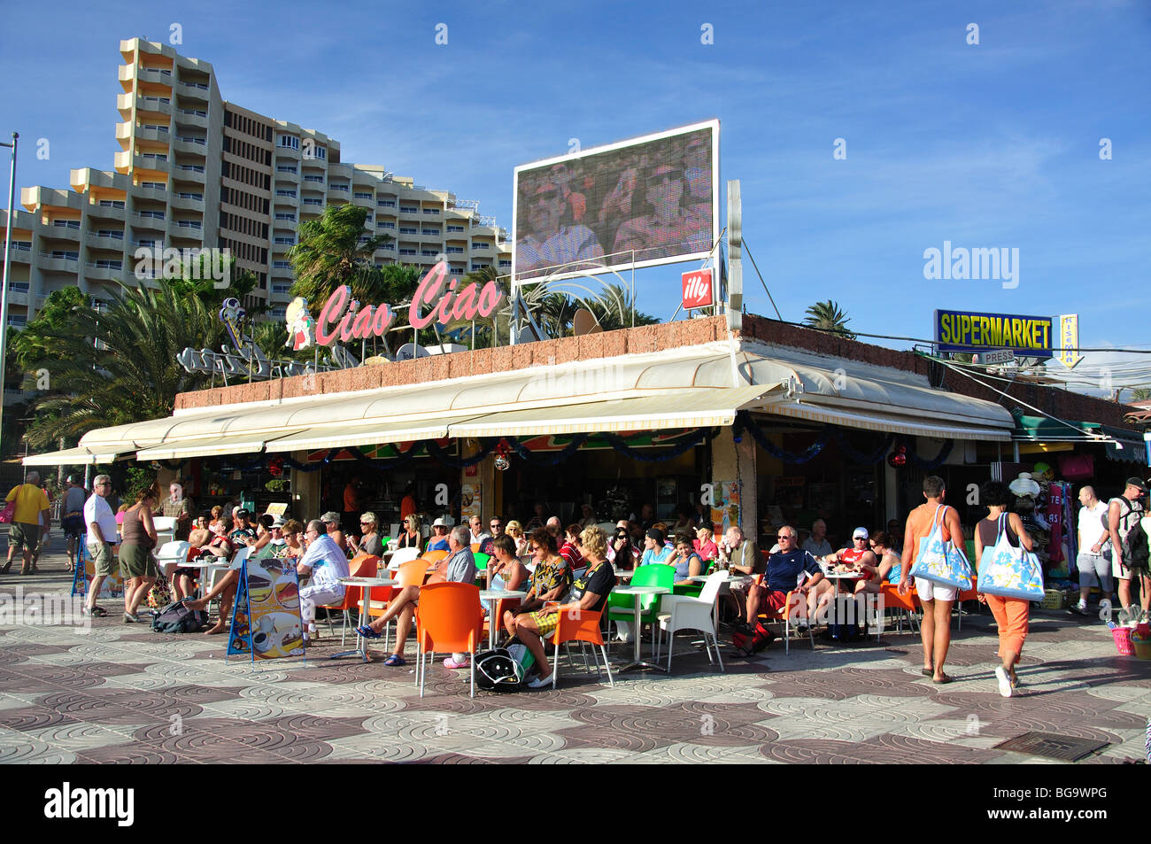 Outdoor cafes on beach promenade, Playa del Ingles, San Bartolome de Tirajana Municipality Gran Canaria, Canary Islands, Spain Stock Photo