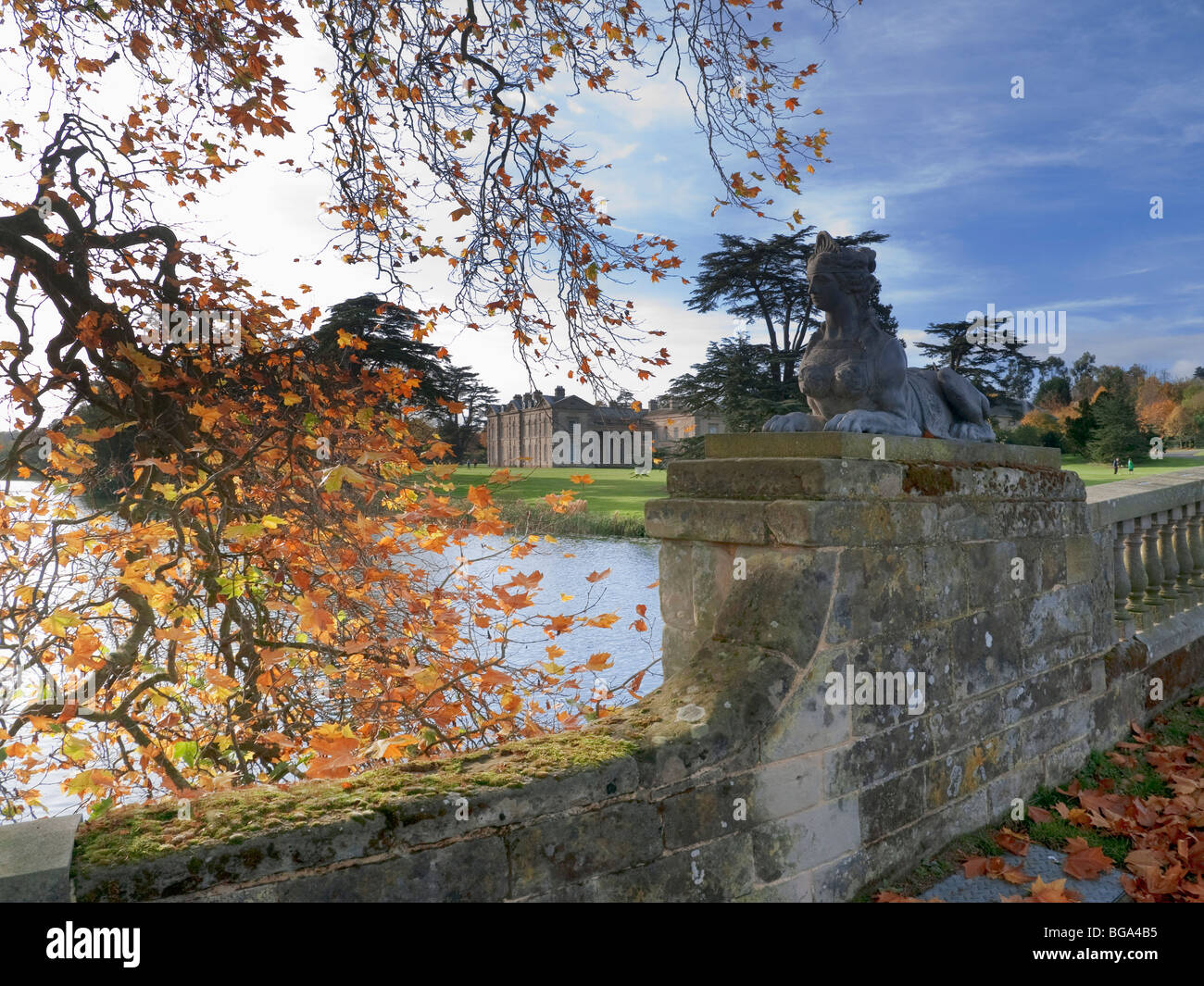 a stately home and lake compton verney warwickshire Stock Photo