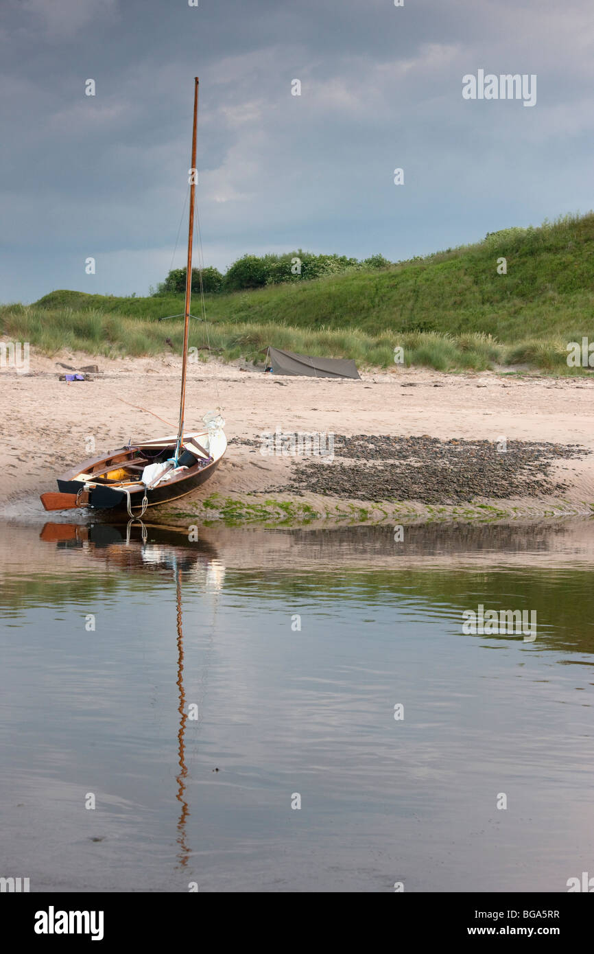 Beached sailboat, Alnmouth, Northumberland, England Stock Photo - Alamy