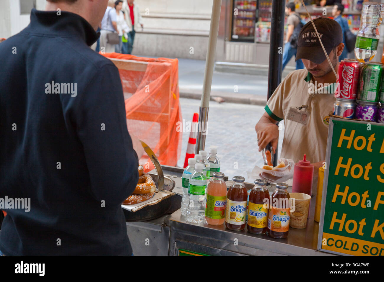 Hot dog vendor in Manhattan, New York City Stock Photo Alamy