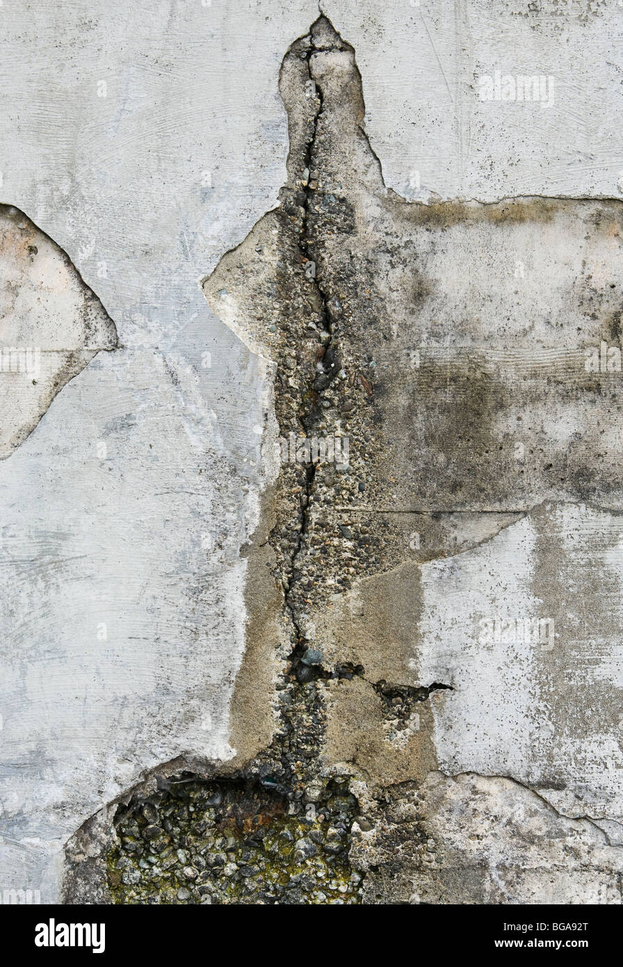 Cracks in the wall hi-res stock photography and images - Alamy