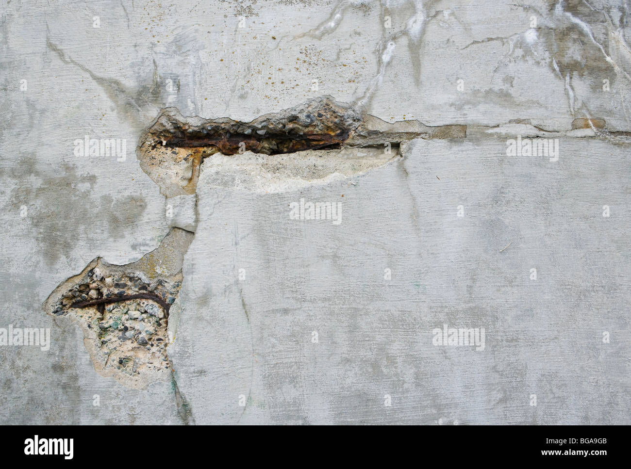 Cracks in wall hi-res stock photography and images - Alamy