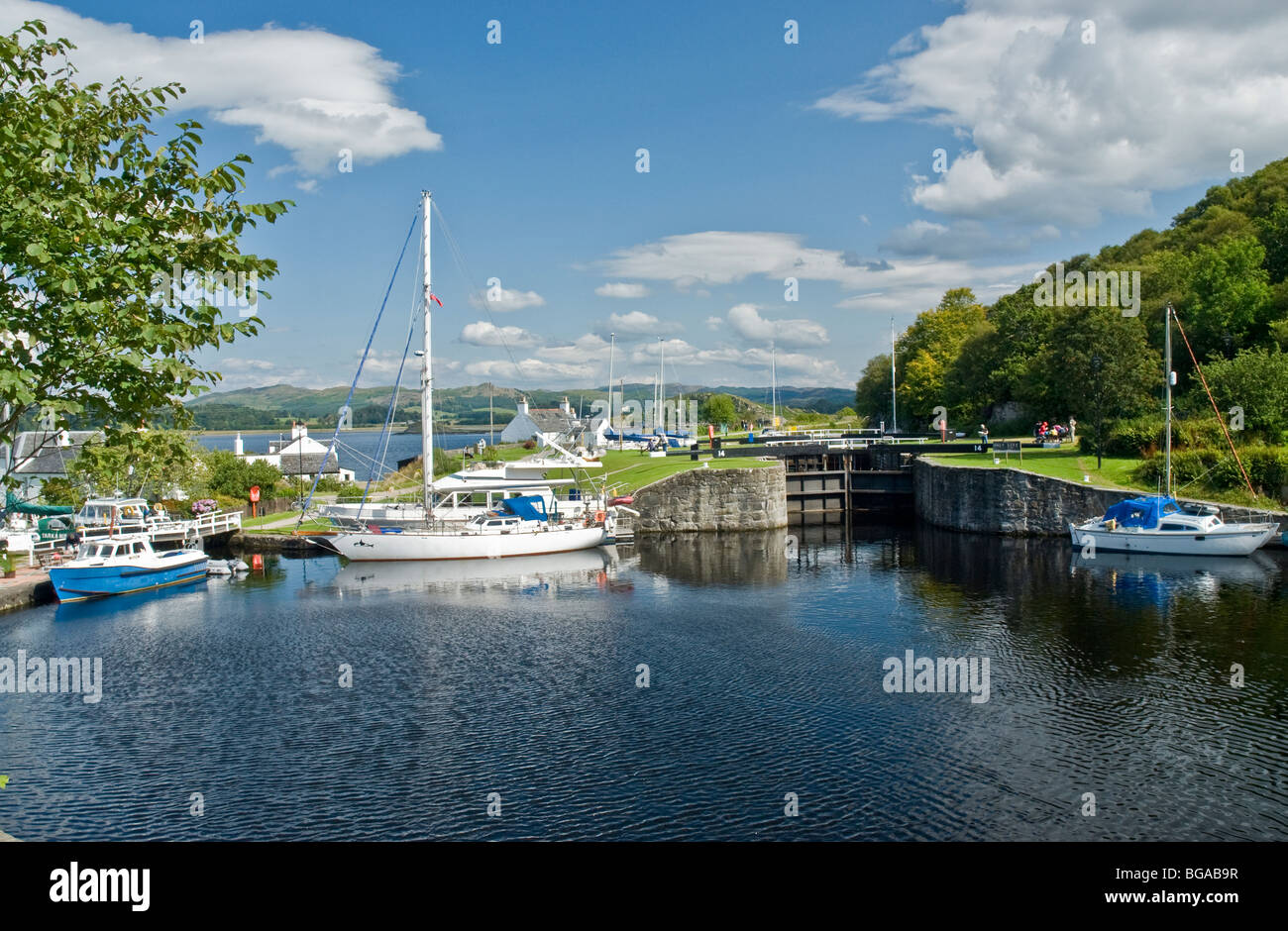 yachts-in-lock-crinan-canal-at-crinan-argyll-bute-stock-photo-alamy