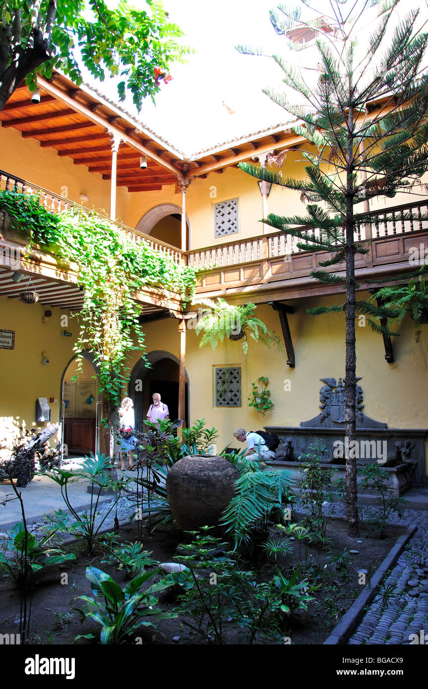 The courtyard, Casa de Colon, Vegueta, Las Palmas de Canaria, Gran Canaria, Canary Islands, Spain Stock Photo