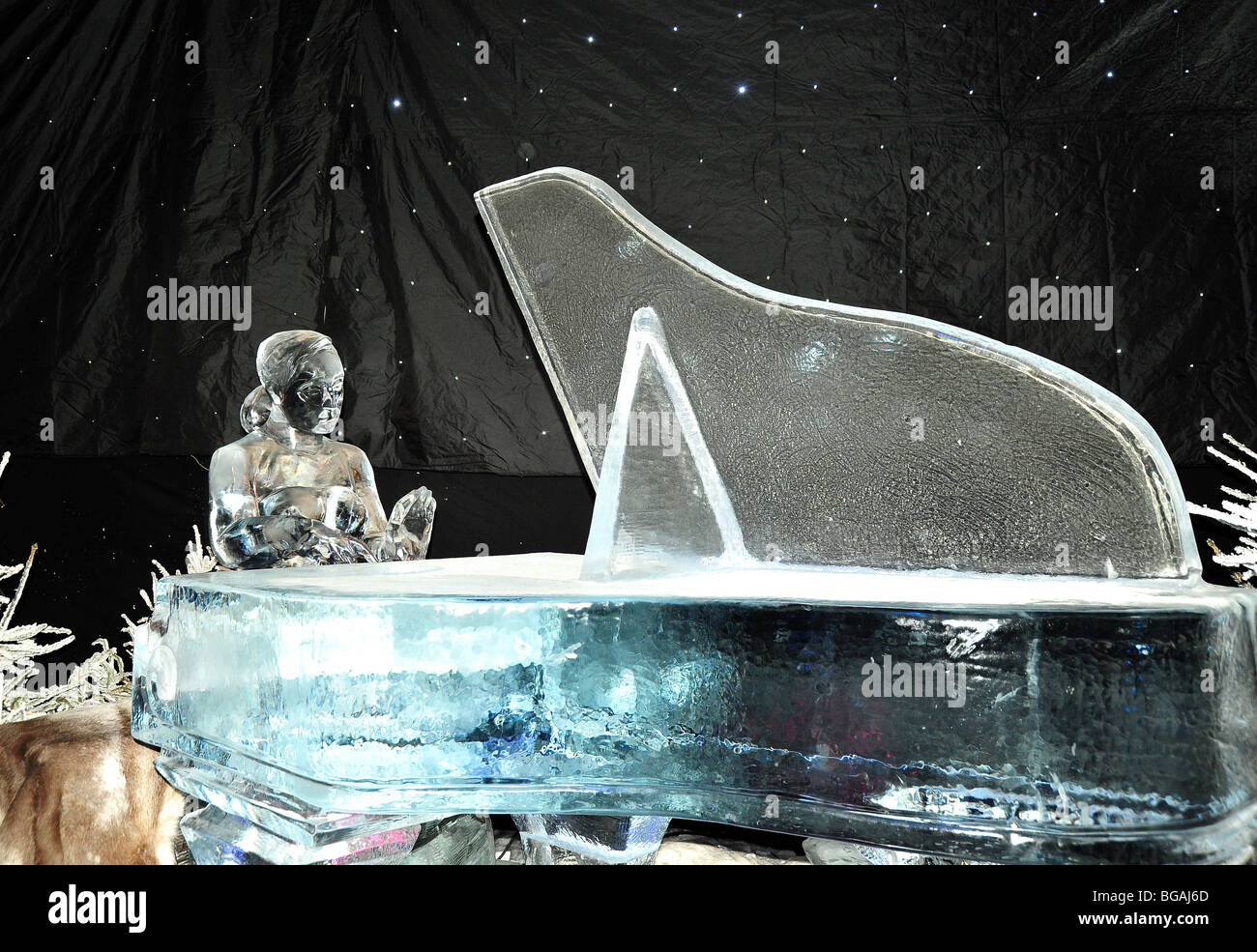 ice sculpture of a piano player Stock Photo - Alamy