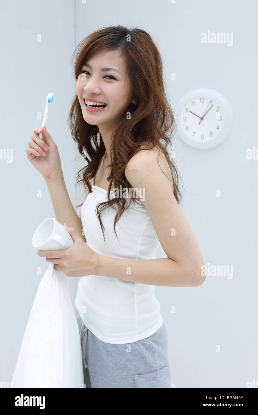 Asian woman beauty brush hi-res stock photography and images - Alamy