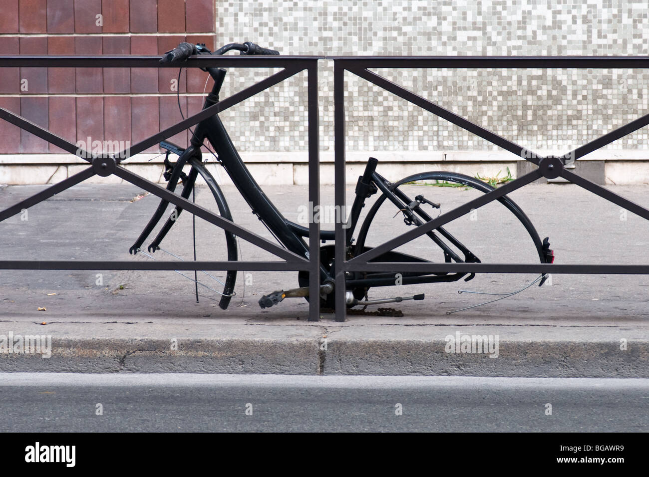 Missing wheels hi-res stock photography and images - Alamy