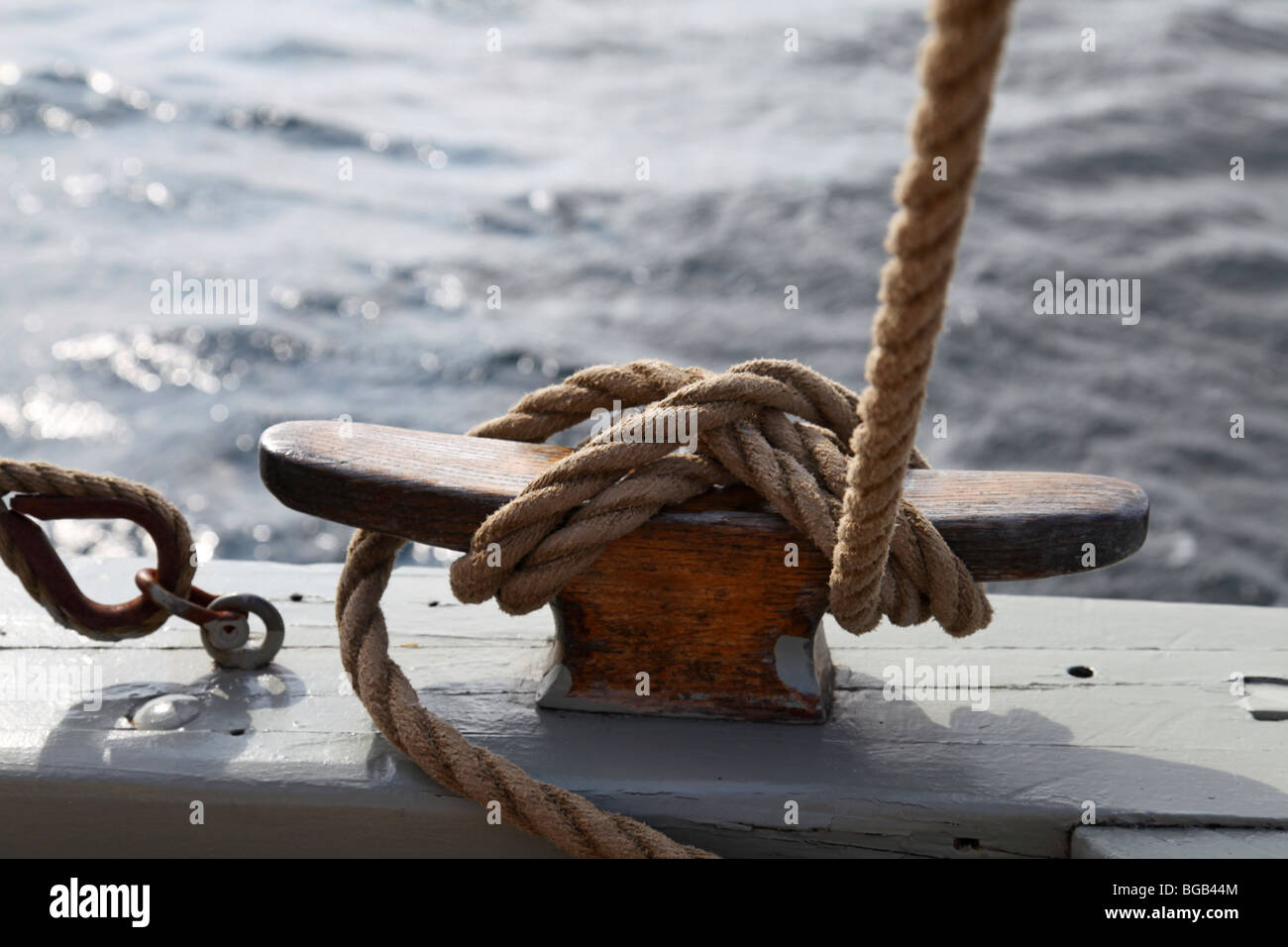 Cleat with rope on boat Stock Photo - Alamy