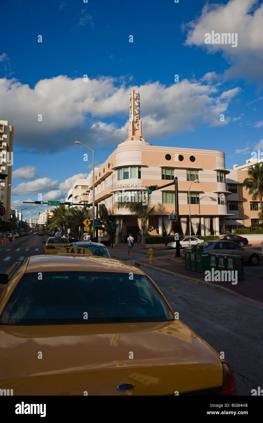Taxi cab and Art Deco Building, South BEach, Miami, FL, USA Stock Photo