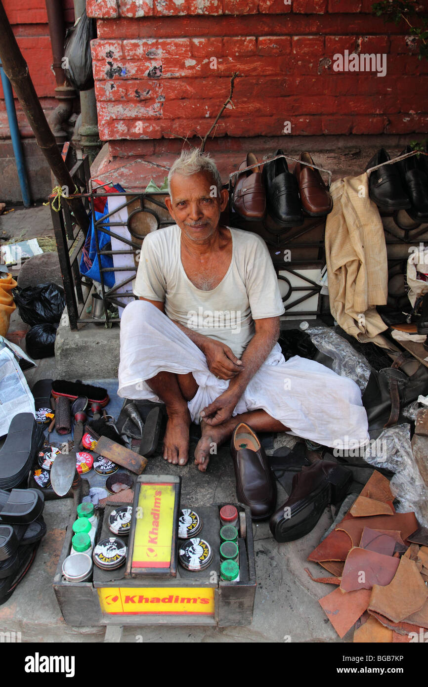 Shoe shine man on the street in Kolkata, India Stock Photo