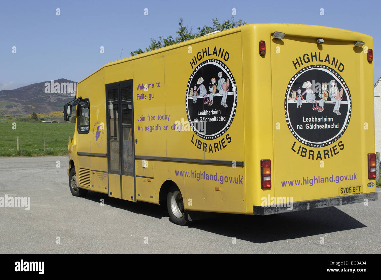 Scotland, Highland Council Mobile Library with signage in both English and Gaelic. Stock Photo