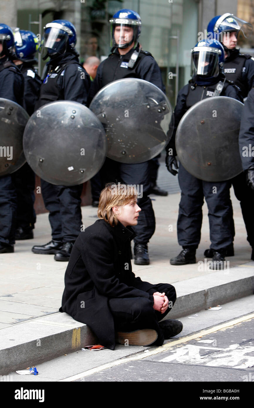 England, London, City, Threadneedle Street, Bank of England G20 Protests, April 2009.  Police with riot shields and protester. Stock Photo