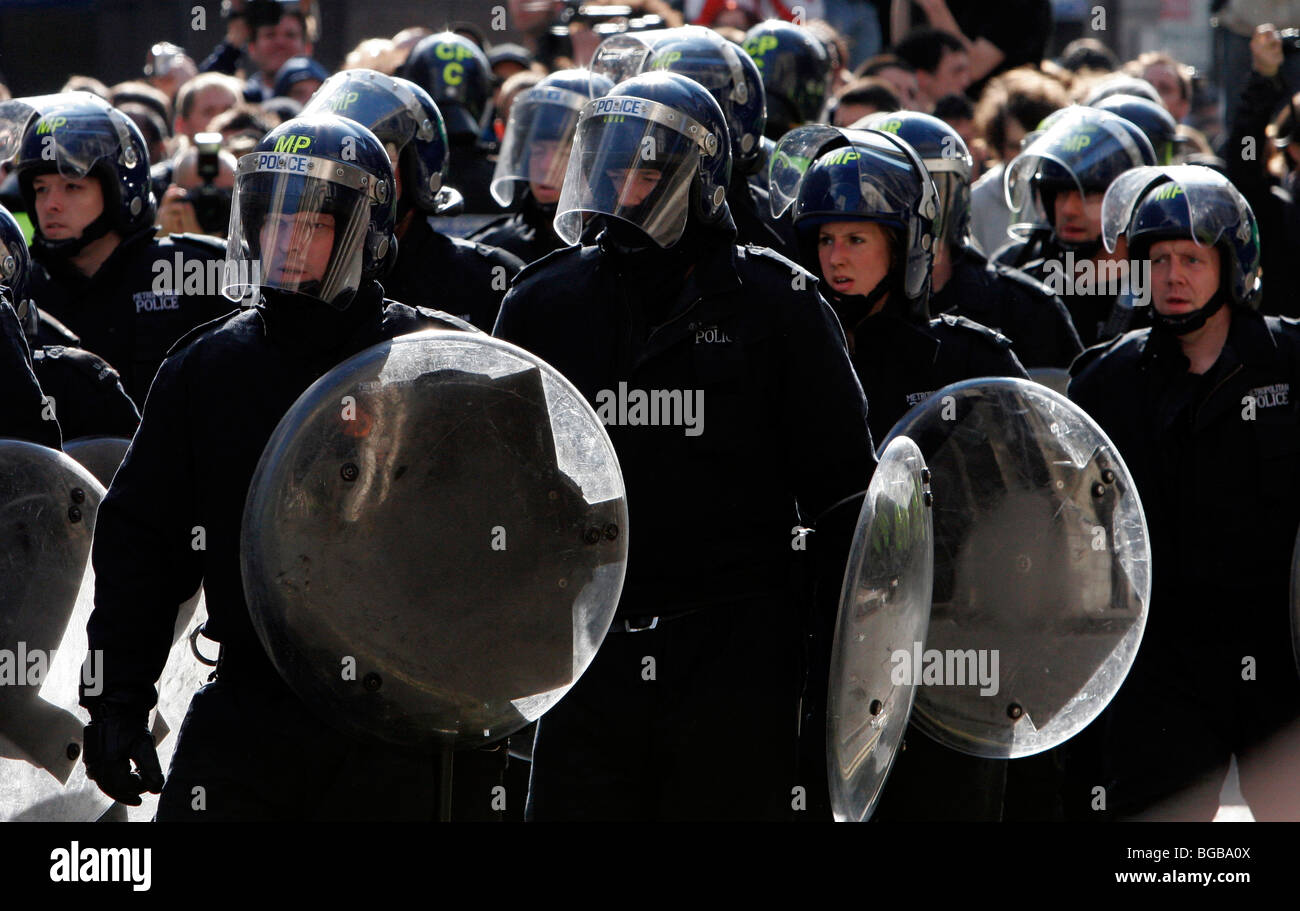 England, London, City, Threadneedle Street, Bank of England G20 Protests, April 2009. Police in helmets with riot shields. Stock Photo