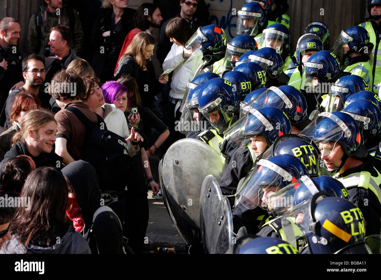 England, London City, Threadneedle Street, Bank of England, G20 Protests April 2009 police with riot shields confront protesters Stock Photo