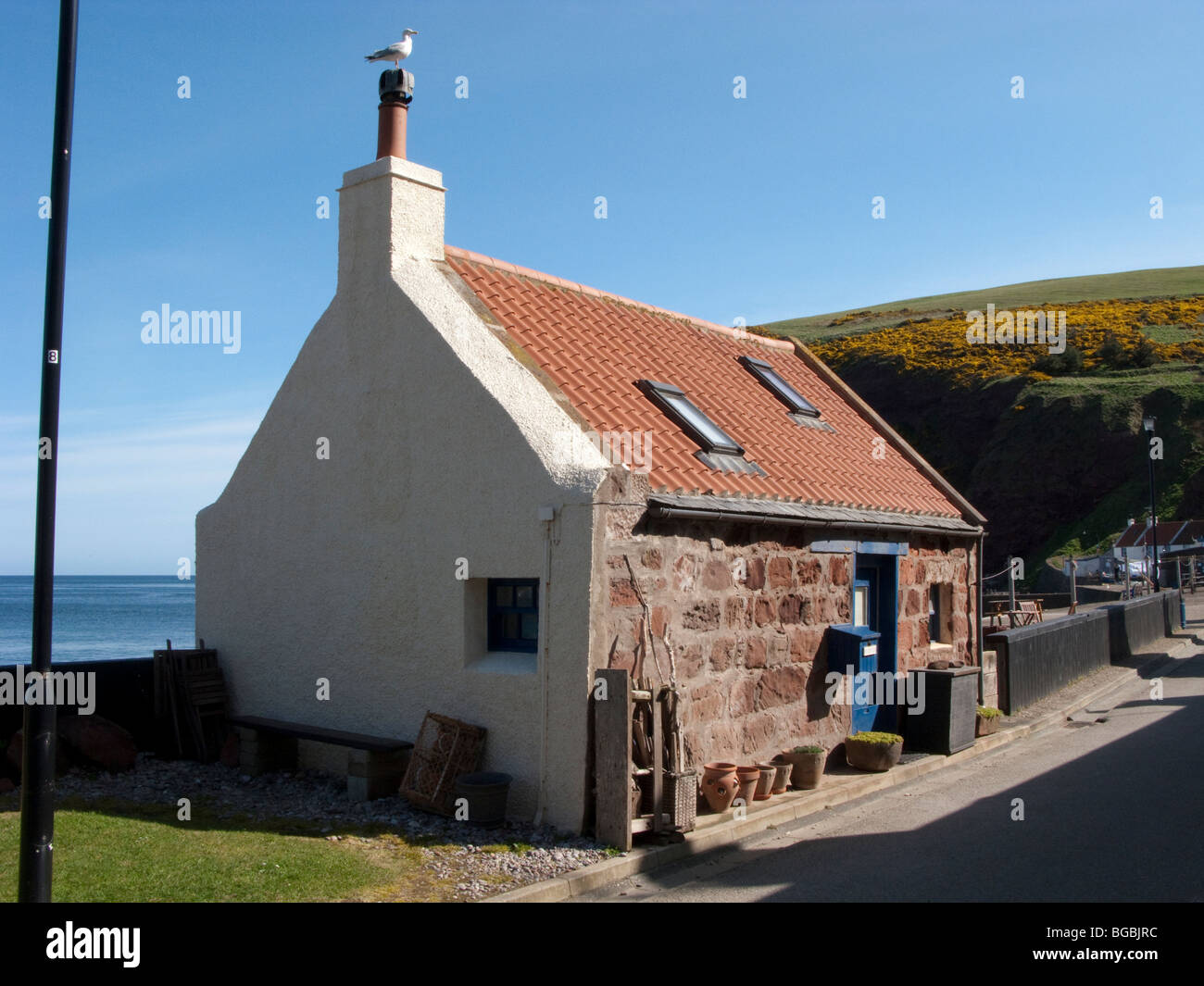 Sea Front Fisherman S Cottage In Scotland Stock Photo 27301104