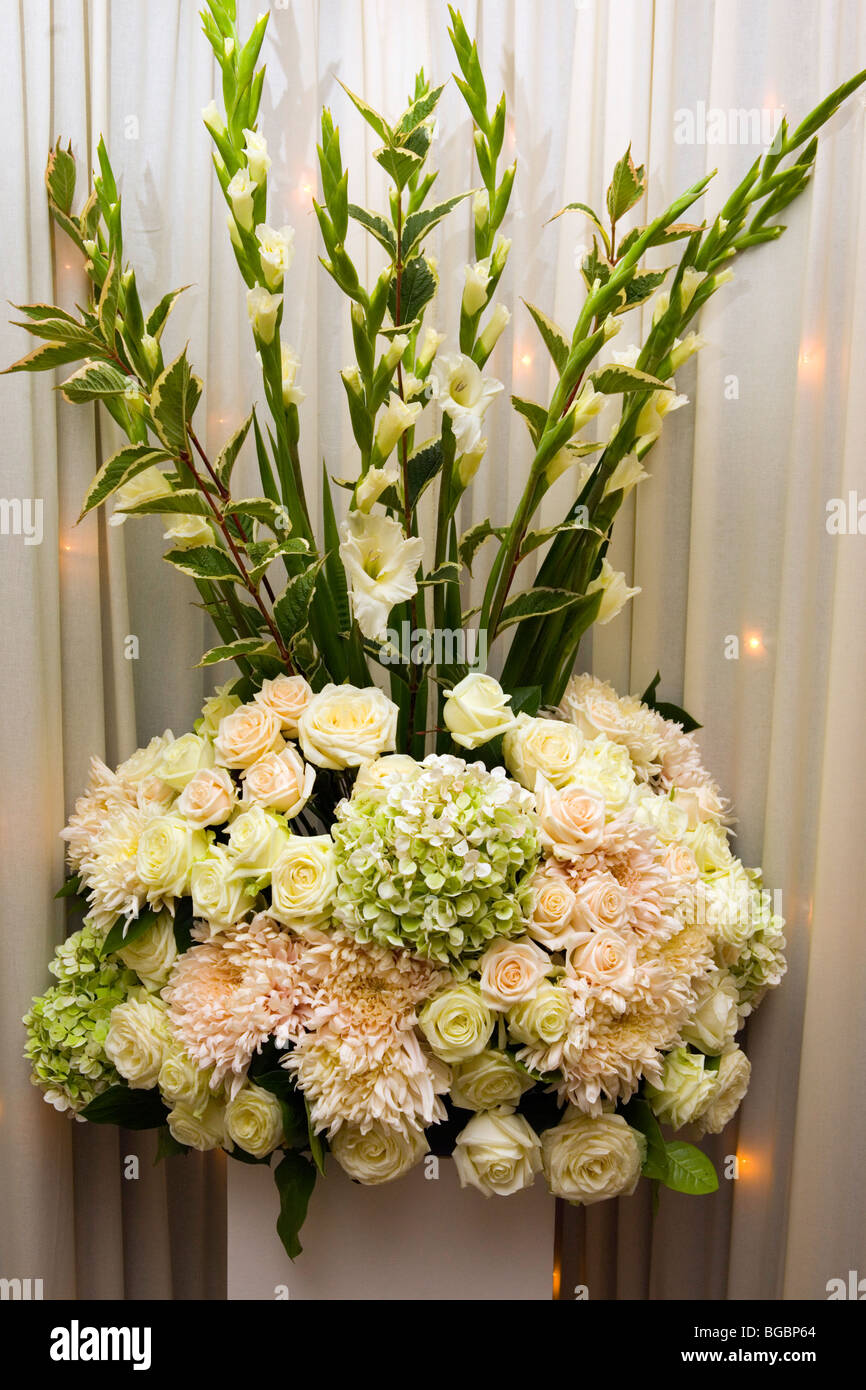 Wedding flower decoration lights hi-res stock photography and images - Page  11 - Alamy
