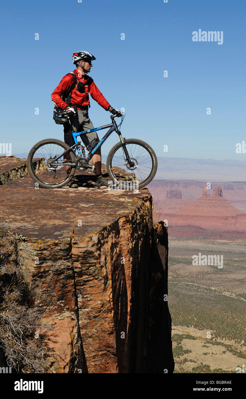 Mountain biker, Porcupine Rim Trail, Castle Valley, Moab, Utah, USA Stock Photo