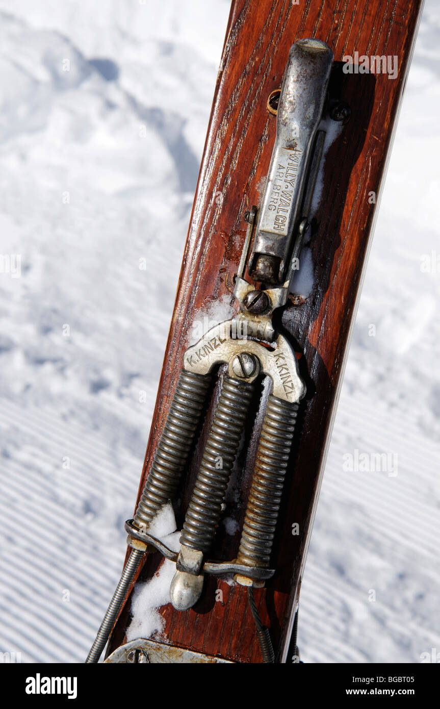 Old cable drum ski binding, nostalgic ski race, Sella Ronda, Passo