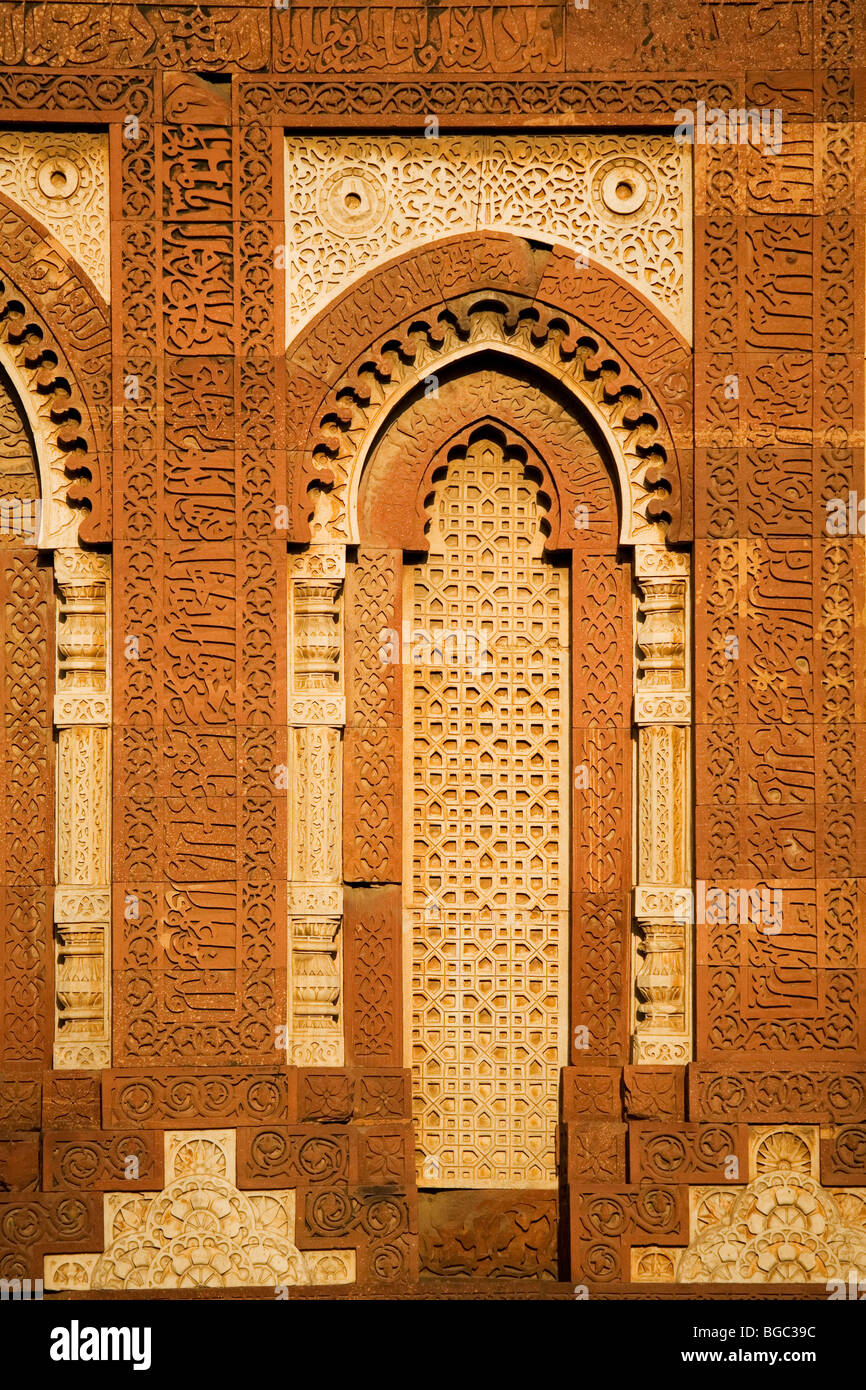 Detail from the screen (jali) of the Alai Darwaza at the Qutb Minar Complex in Delhi, India. Stock Photo