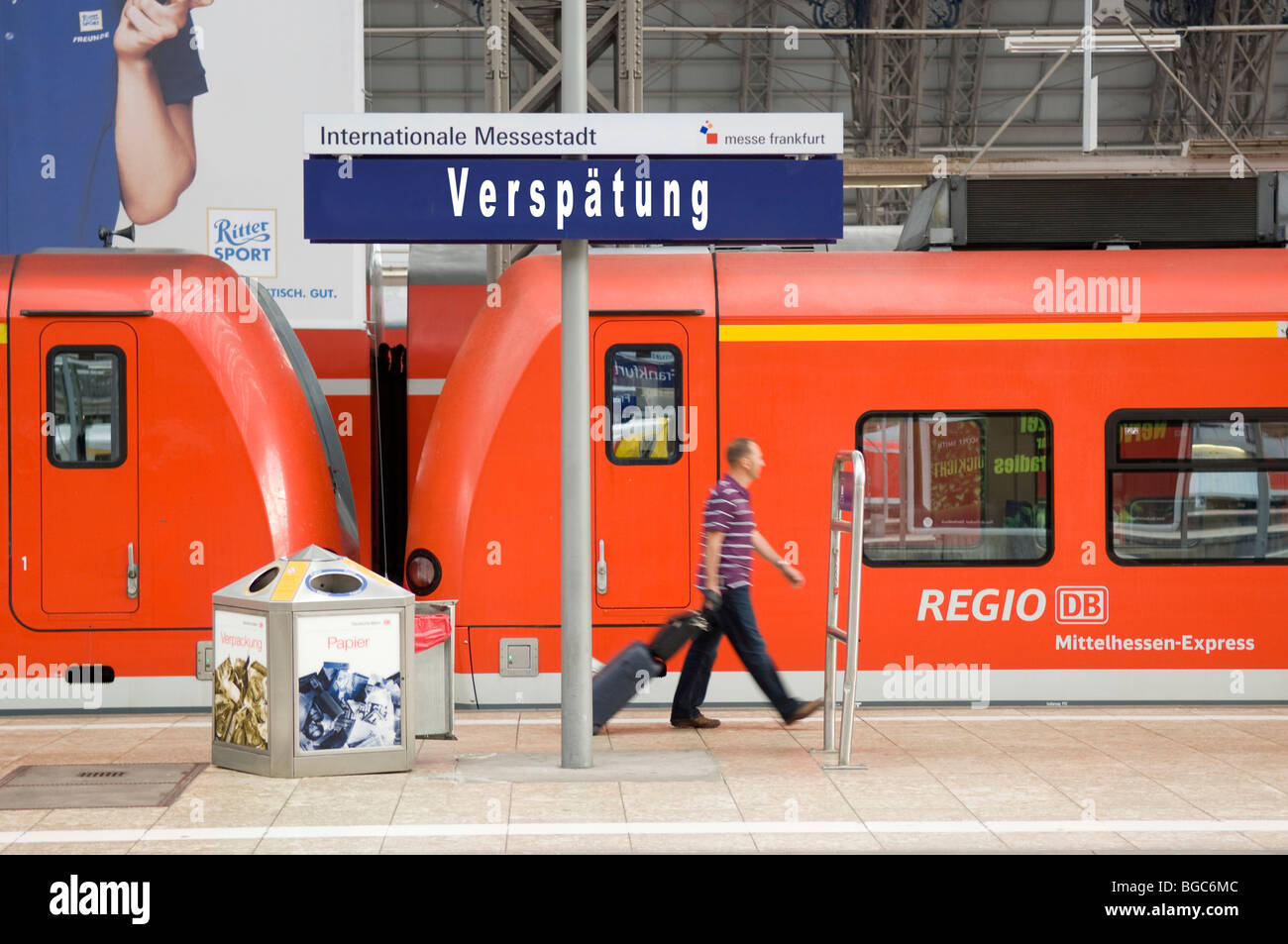 Sign, delay, Deutsche Bundesbahn German Railways, Central Station, Frankfurt, Hesse, Germany