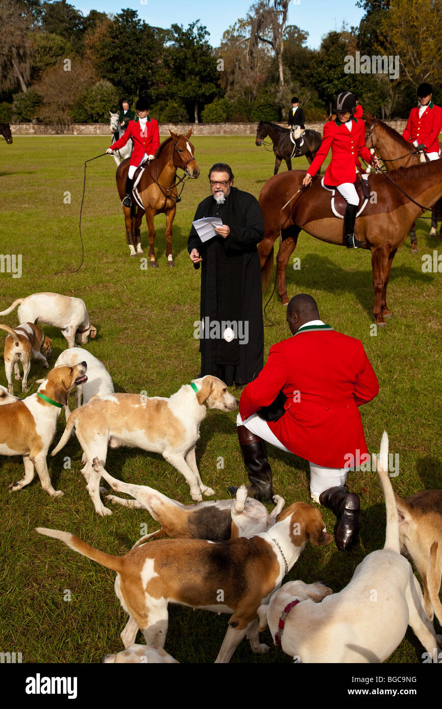 Blessing of the foxhounds and fox hunters at the start of the fox