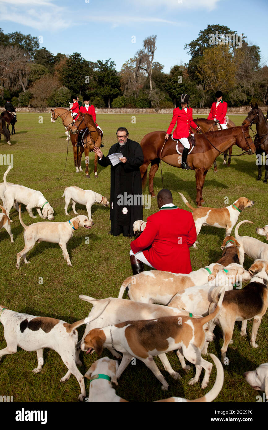 Blessing of the foxhounds and fox hunters at the start of the fox