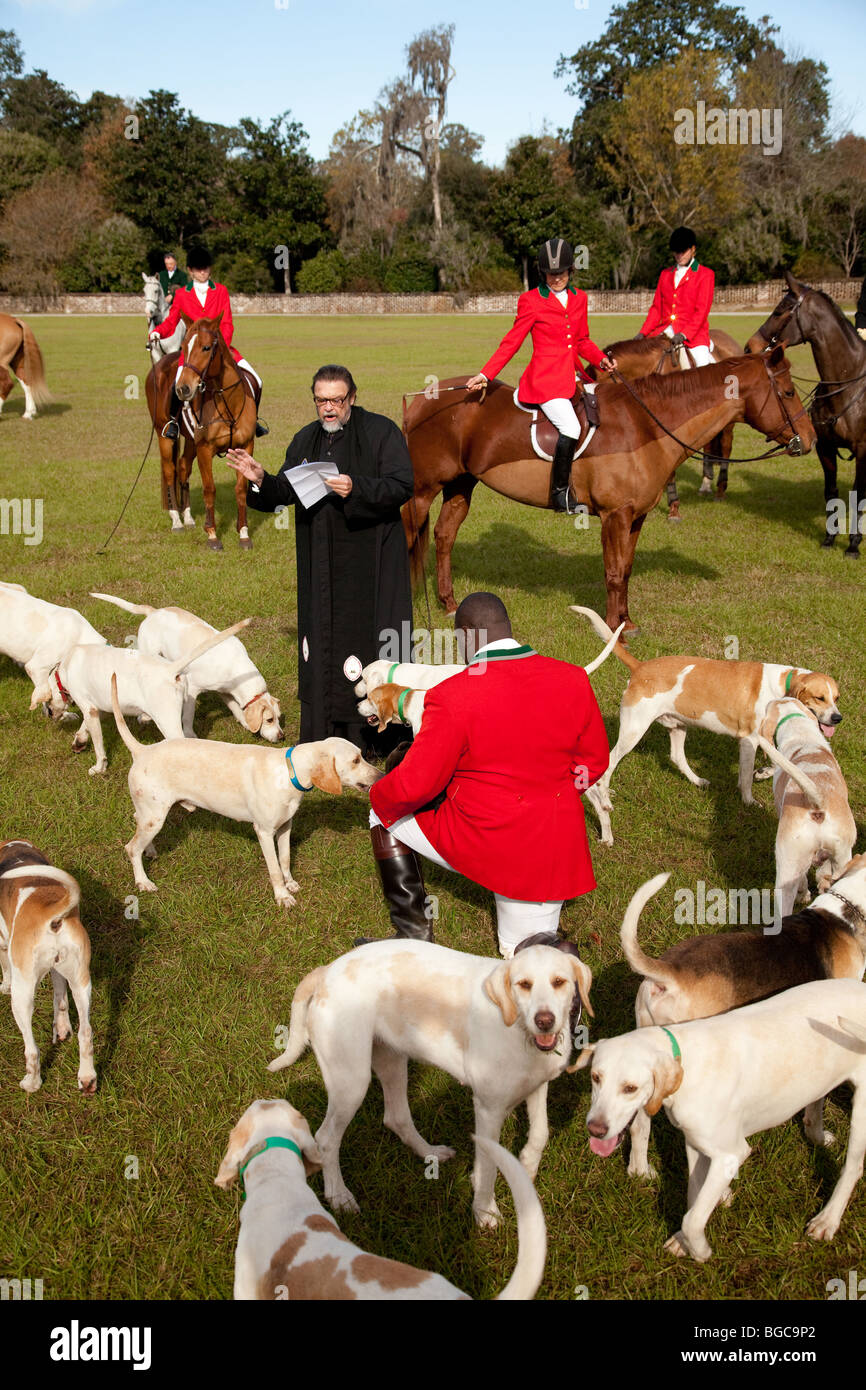 Blessing of the foxhounds and fox hunters at the start of the fox