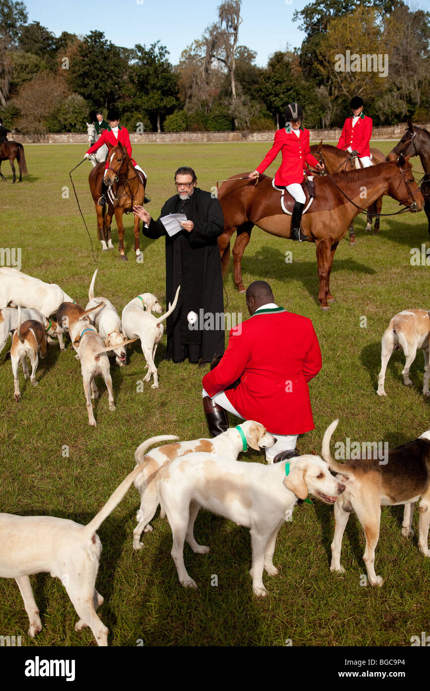 Blessing of the foxhounds and fox hunters at the start of the fox