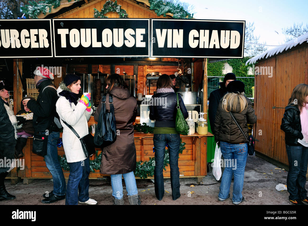 Paris, France, Street Vendor, Medium Group French People Sharing Drinks, Hot Christmas Wine at Traditional Street Vendor, Public Market, Outdoors Stock Photo
