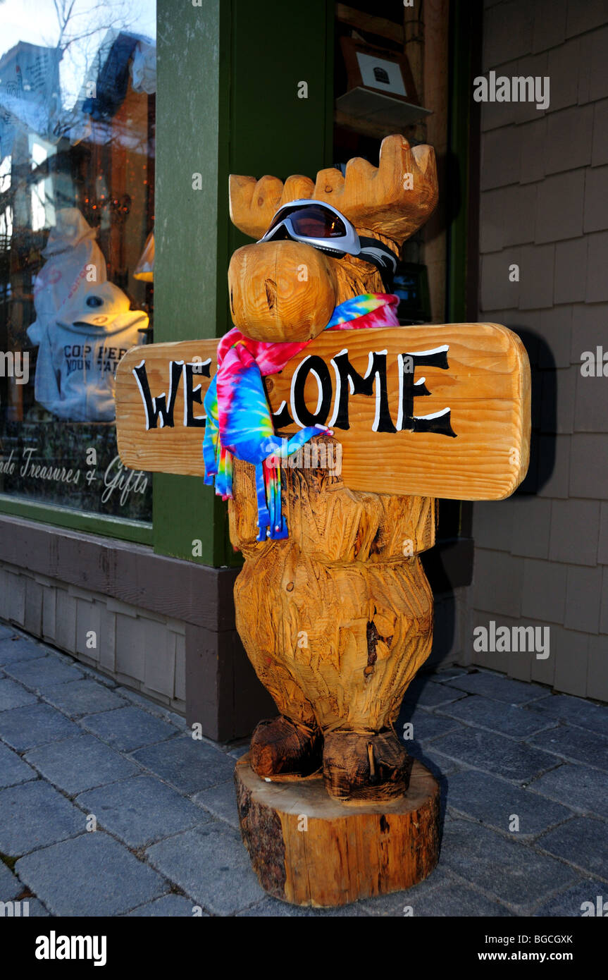 A carved wooden moose holding a welcome sign. Copper Mountain, Colorado, USA. Stock Photo