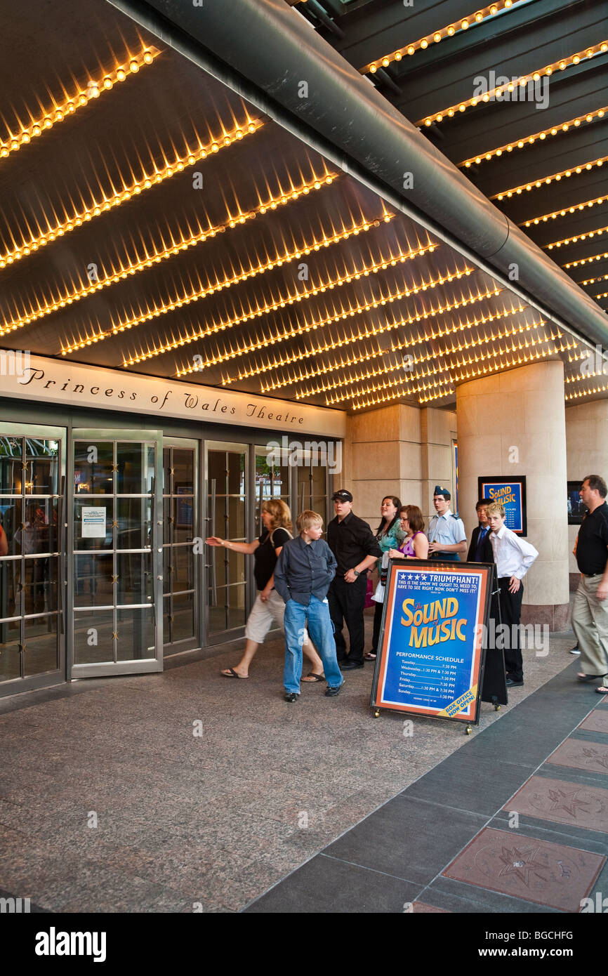 People entering Princess of Wales Theatre, Toronto, Canada Stock Photo