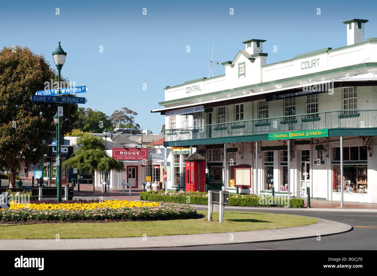 Street scene and roundabout, Cambridge, New Zealand Stock Photo