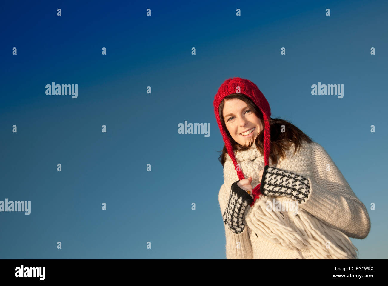 woman wearing a red winter hat Stock Photo - Alamy